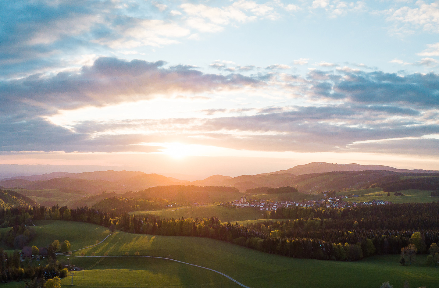 St. Märgen bei Sonnenuntergang 